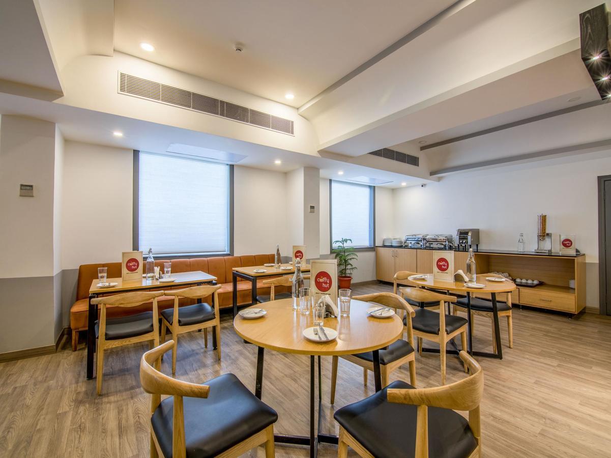 Oyo Townhouse 028 Corporate Suite Νόιντα Εξωτερικό φωτογραφία
