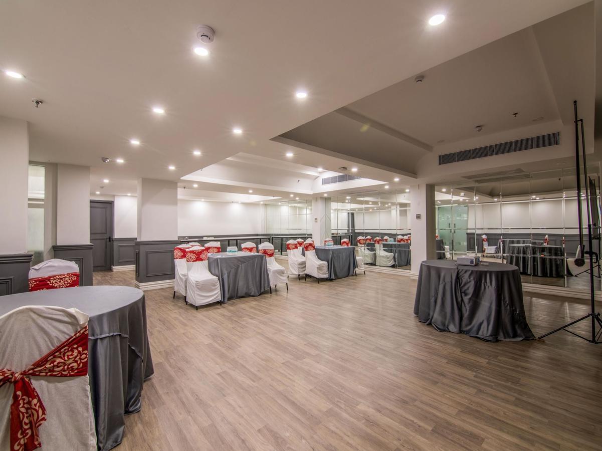 Oyo Townhouse 028 Corporate Suite Νόιντα Εξωτερικό φωτογραφία