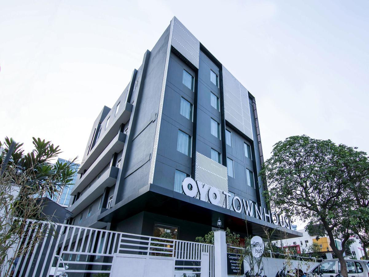 Oyo Townhouse 028 Corporate Suite Νόιντα Εξωτερικό φωτογραφία