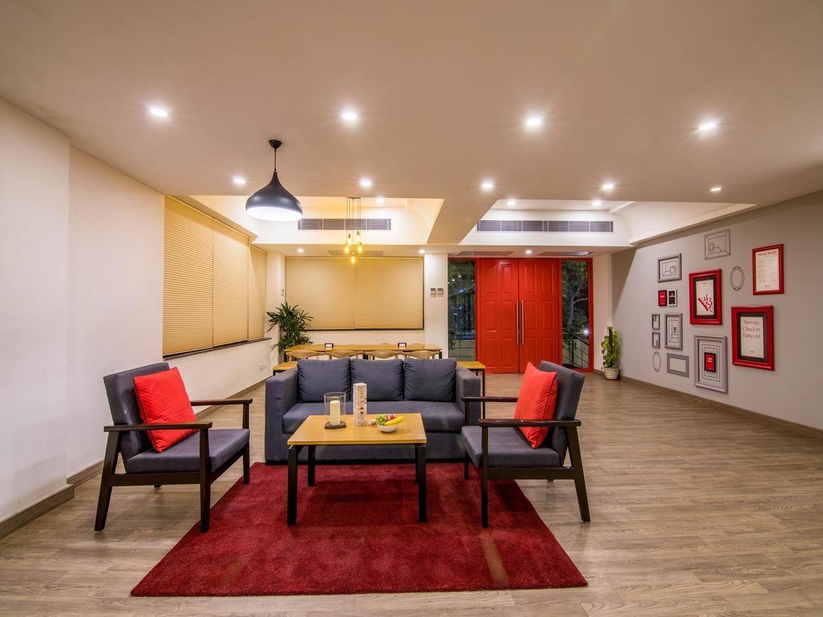 Oyo Townhouse 028 Corporate Suite Νόιντα Εξωτερικό φωτογραφία