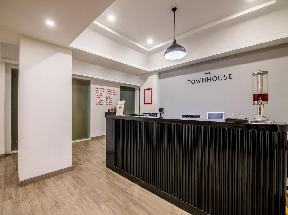 Oyo Townhouse 028 Corporate Suite Νόιντα Εξωτερικό φωτογραφία