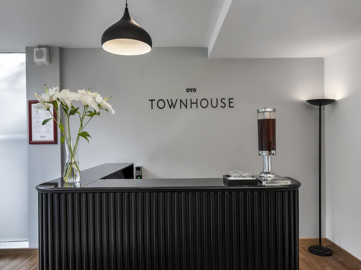 Oyo Townhouse 028 Corporate Suite Νόιντα Εξωτερικό φωτογραφία