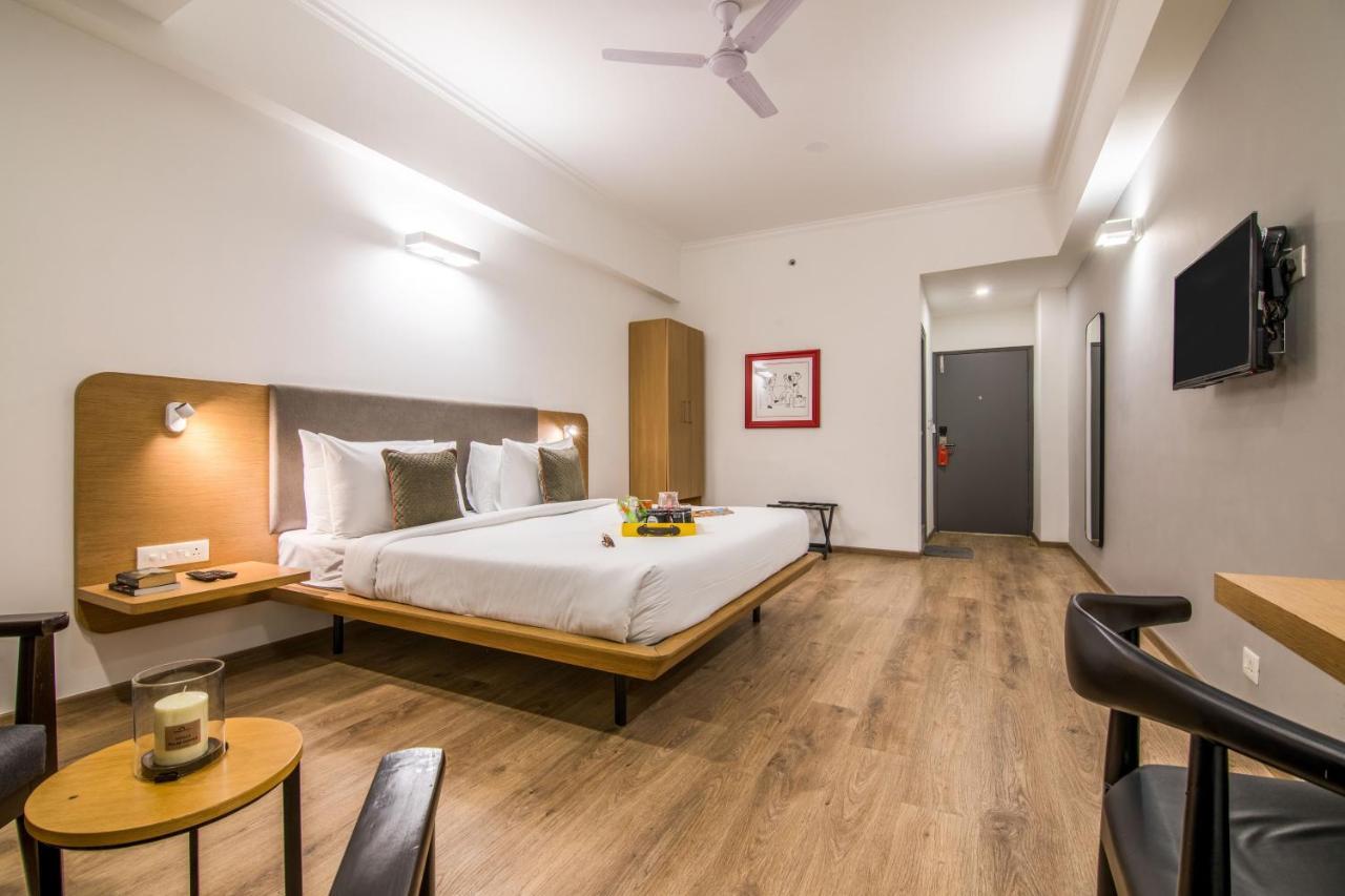 Oyo Townhouse 028 Corporate Suite Νόιντα Εξωτερικό φωτογραφία