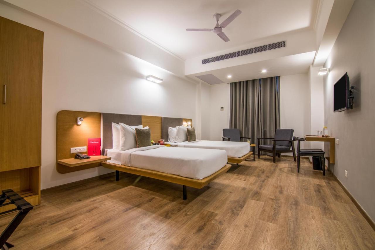 Oyo Townhouse 028 Corporate Suite Νόιντα Εξωτερικό φωτογραφία