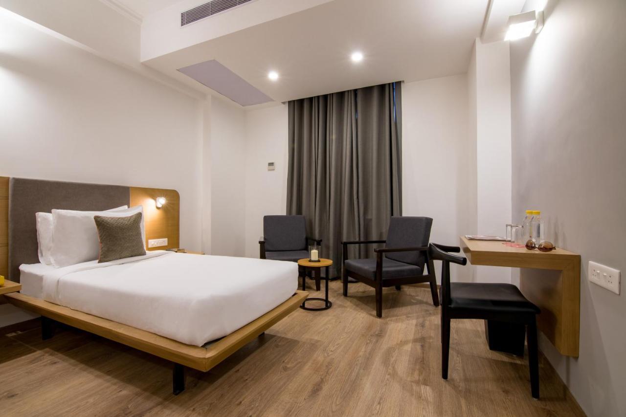 Oyo Townhouse 028 Corporate Suite Νόιντα Εξωτερικό φωτογραφία