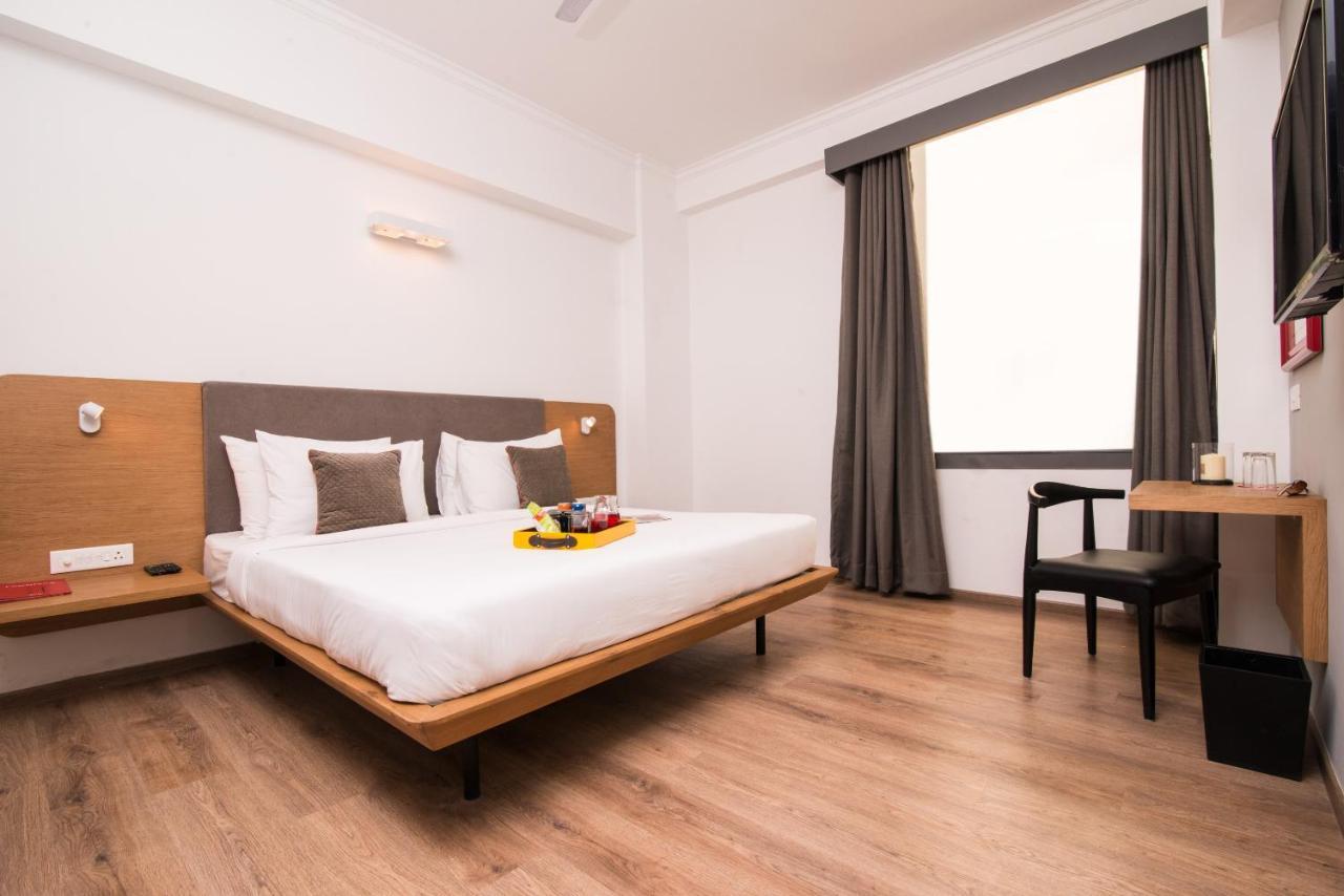Oyo Townhouse 028 Corporate Suite Νόιντα Εξωτερικό φωτογραφία