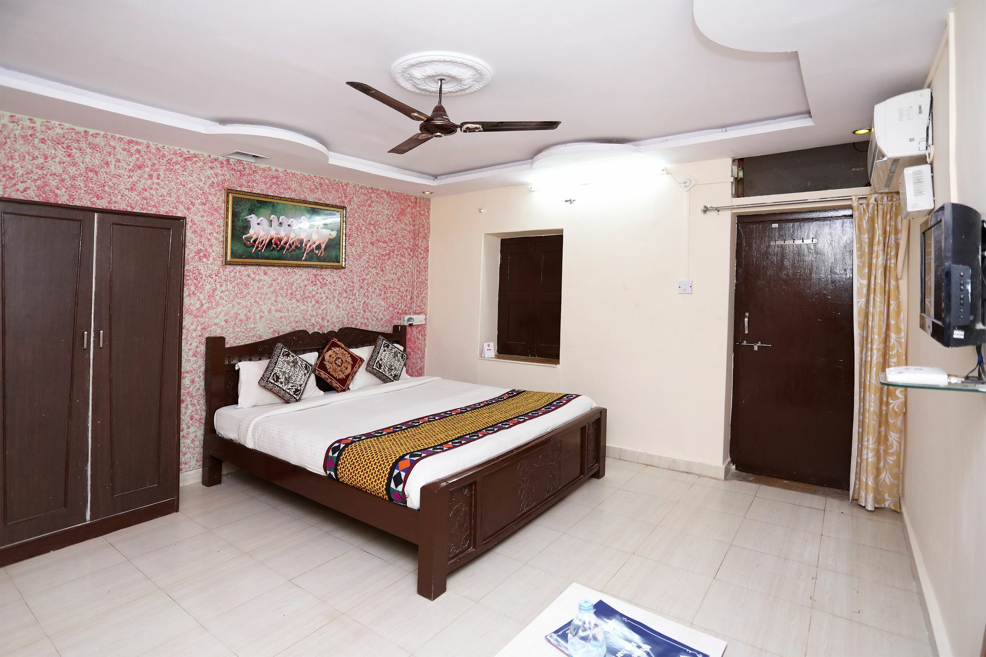 Oyo Townhouse 028 Corporate Suite Νόιντα Εξωτερικό φωτογραφία