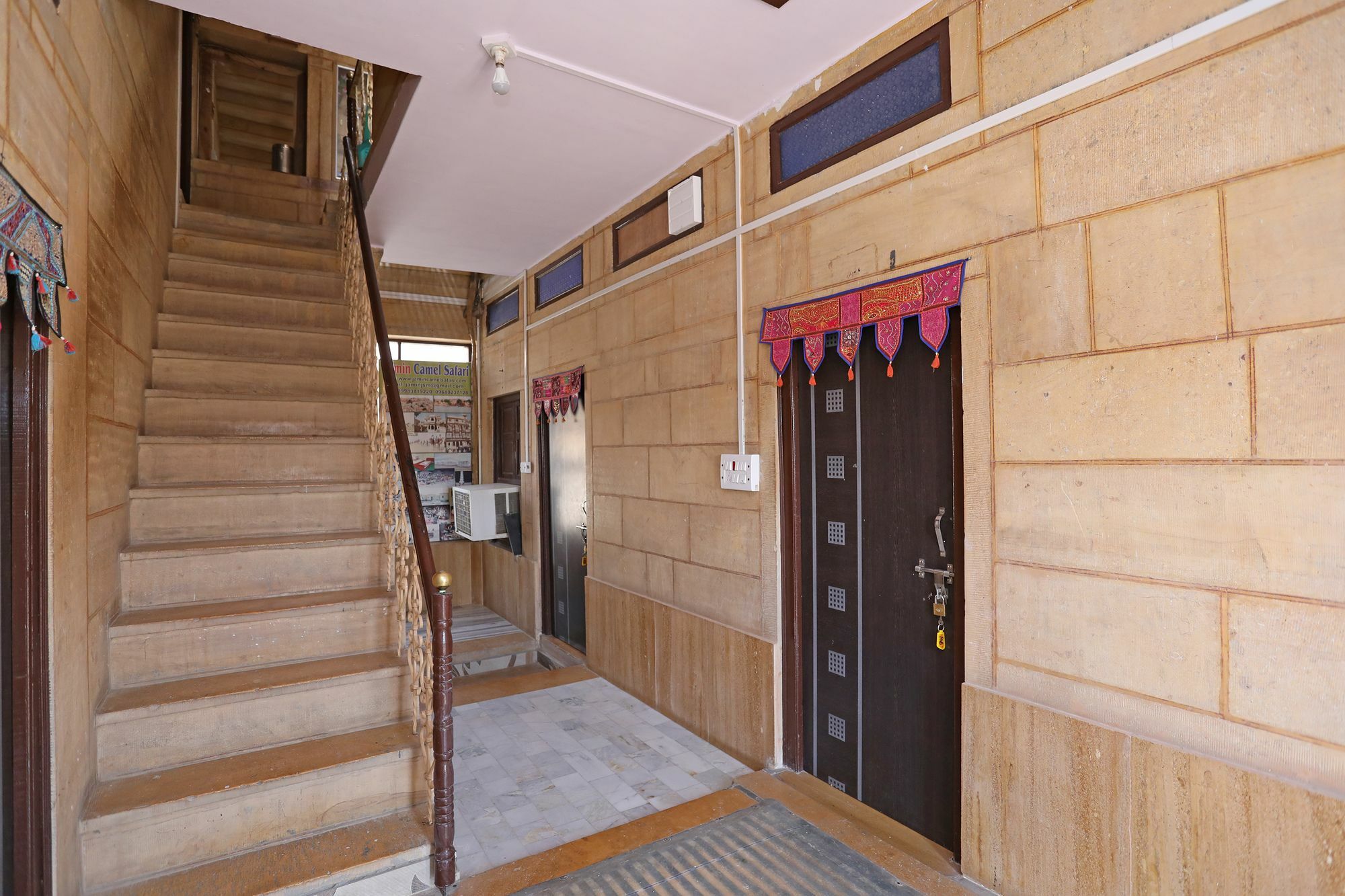 Oyo Townhouse 028 Corporate Suite Νόιντα Εξωτερικό φωτογραφία