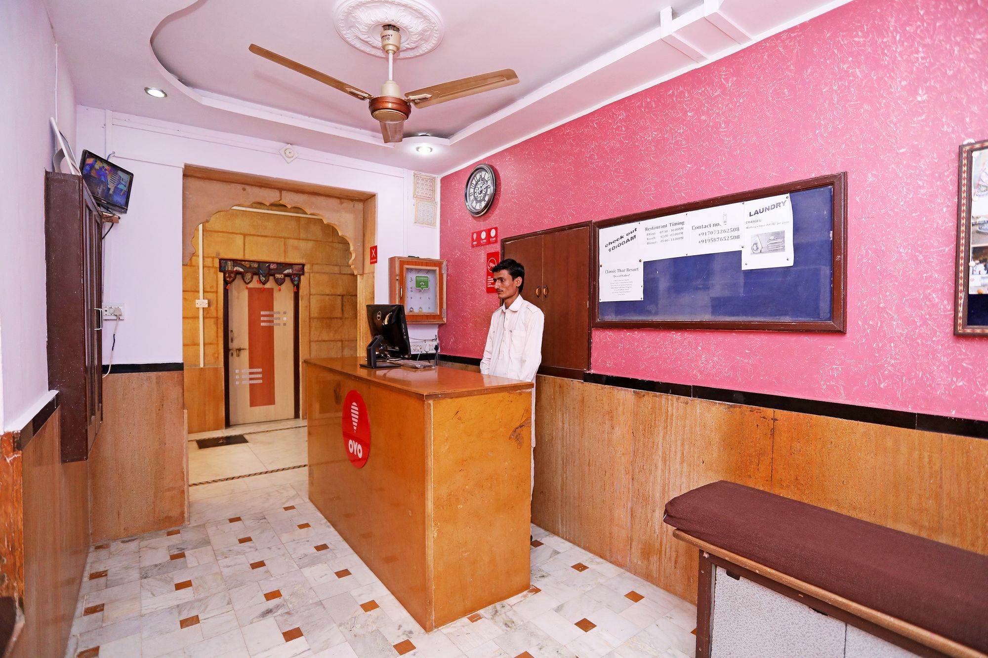 Oyo Townhouse 028 Corporate Suite Νόιντα Εξωτερικό φωτογραφία