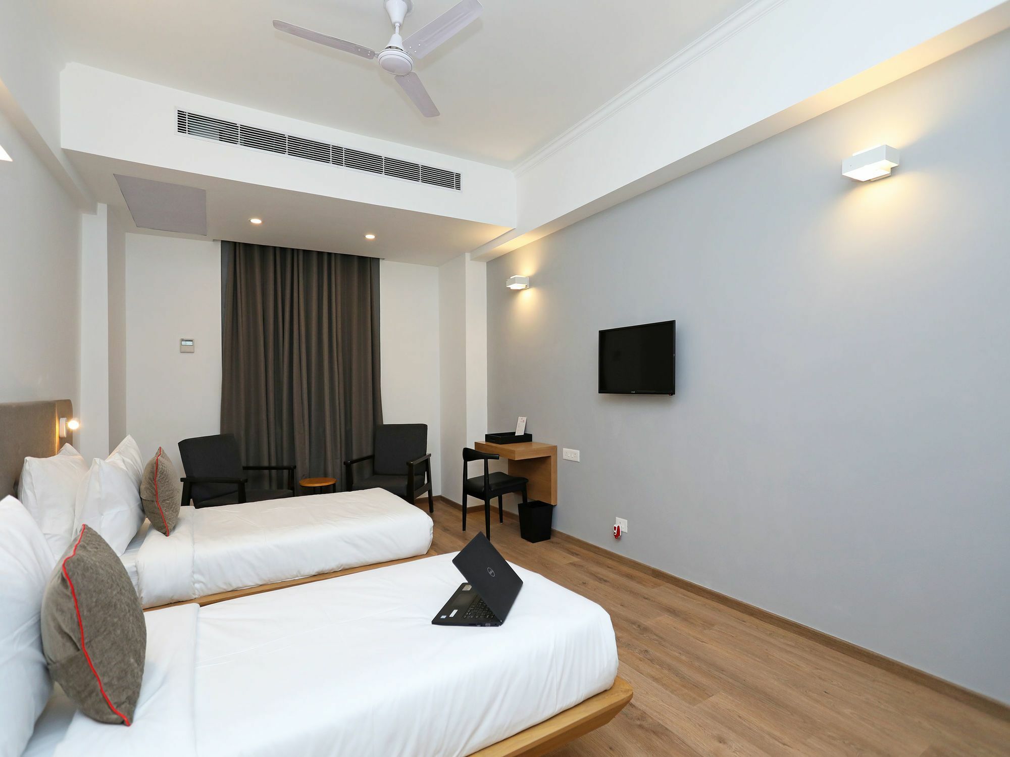 Oyo Townhouse 028 Corporate Suite Νόιντα Εξωτερικό φωτογραφία