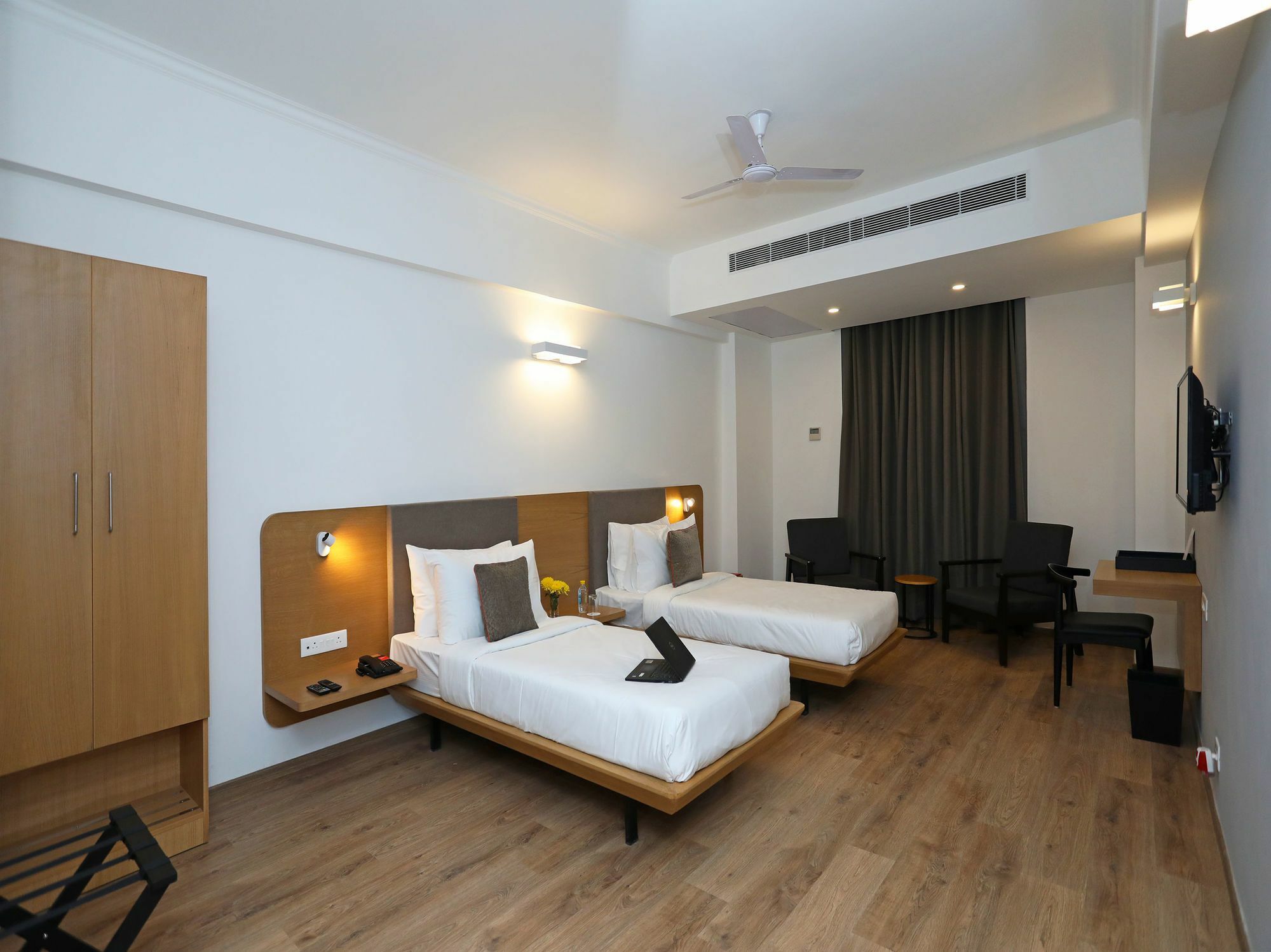 Oyo Townhouse 028 Corporate Suite Νόιντα Εξωτερικό φωτογραφία