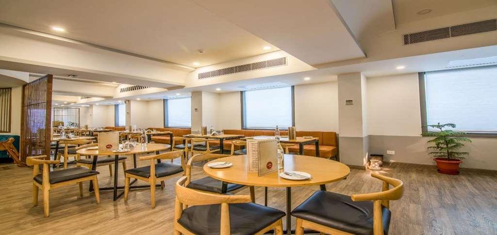 Oyo Townhouse 028 Corporate Suite Νόιντα Ανέσεις φωτογραφία
