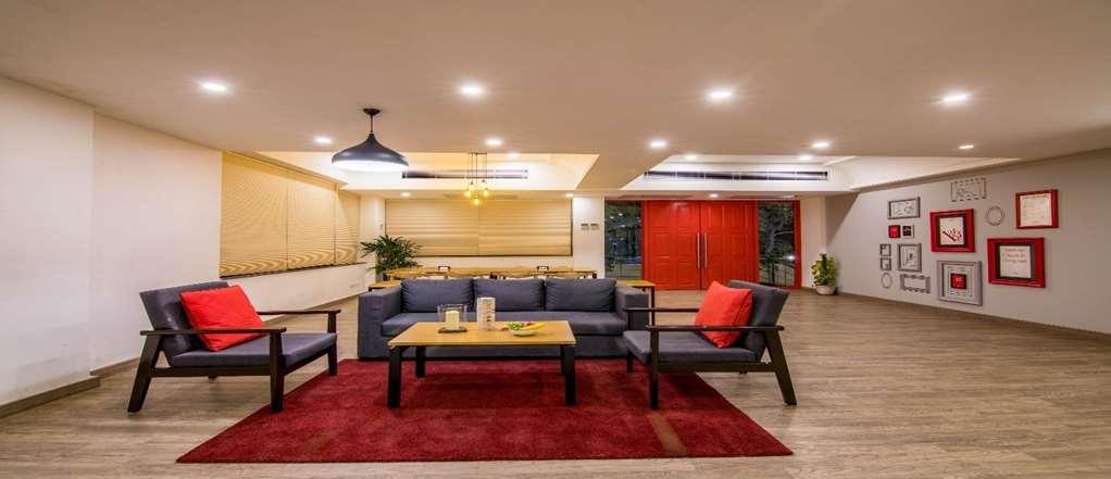 Oyo Townhouse 028 Corporate Suite Νόιντα Ανέσεις φωτογραφία