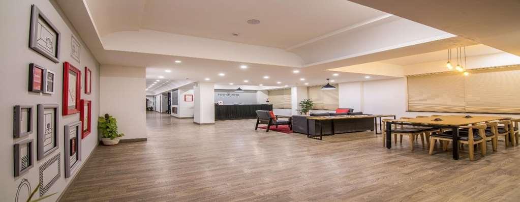 Oyo Townhouse 028 Corporate Suite Νόιντα Ανέσεις φωτογραφία