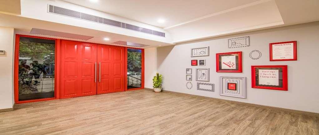 Oyo Townhouse 028 Corporate Suite Νόιντα Ανέσεις φωτογραφία