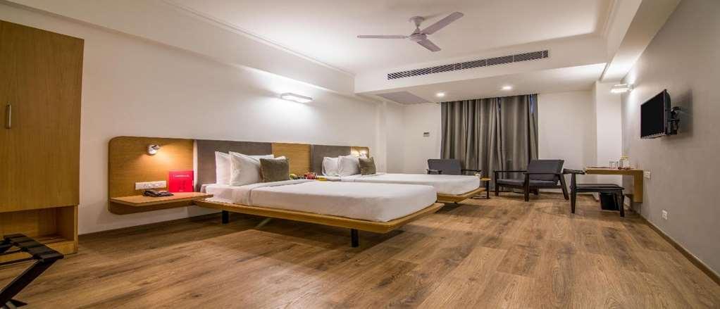Oyo Townhouse 028 Corporate Suite Νόιντα Δωμάτιο φωτογραφία