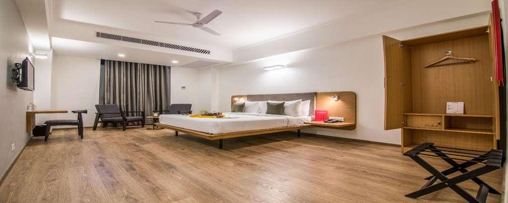 Oyo Townhouse 028 Corporate Suite Νόιντα Δωμάτιο φωτογραφία