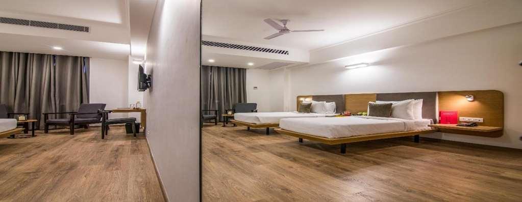 Oyo Townhouse 028 Corporate Suite Νόιντα Δωμάτιο φωτογραφία